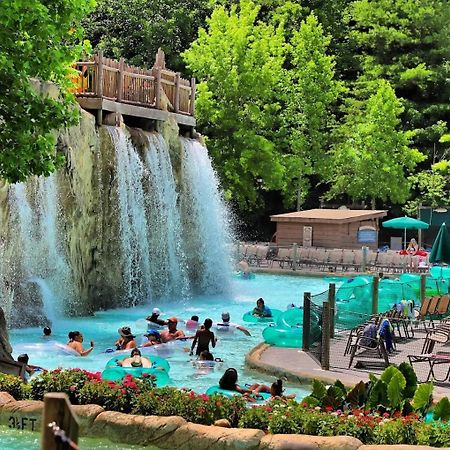Movie Theater Hot Tub View Mountain Escape Villa Gatlinburg Exterior photo