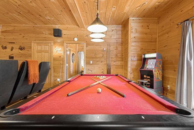 Movie Theater Hot Tub View Mountain Escape Villa Gatlinburg Exterior photo
